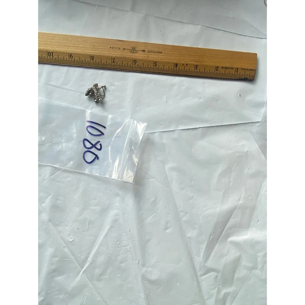 Vintage Silver‎ Tone Screw Back Earrings